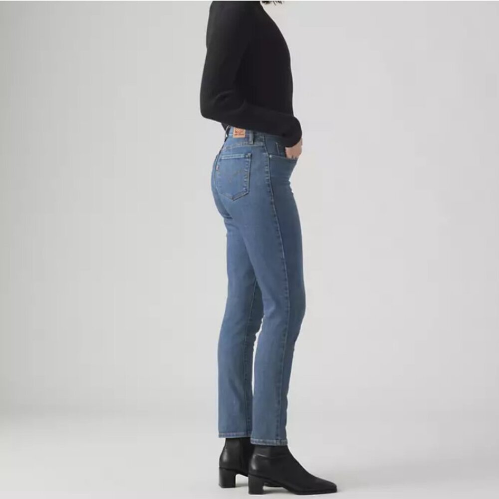 Levi's 311 Shaping Skinny Jeans in a Medium Wash Size 28*30